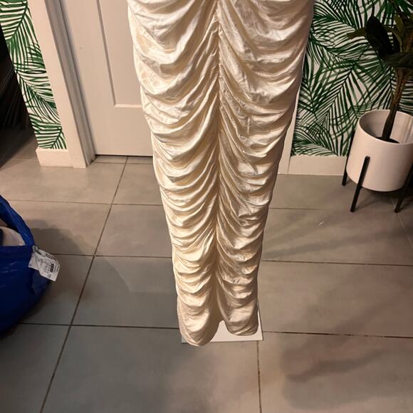 NEW Lovers and Friends Ivory Satin Ruched Spaghetti Straps Midi Dress Size XS - Picture 6 of 11